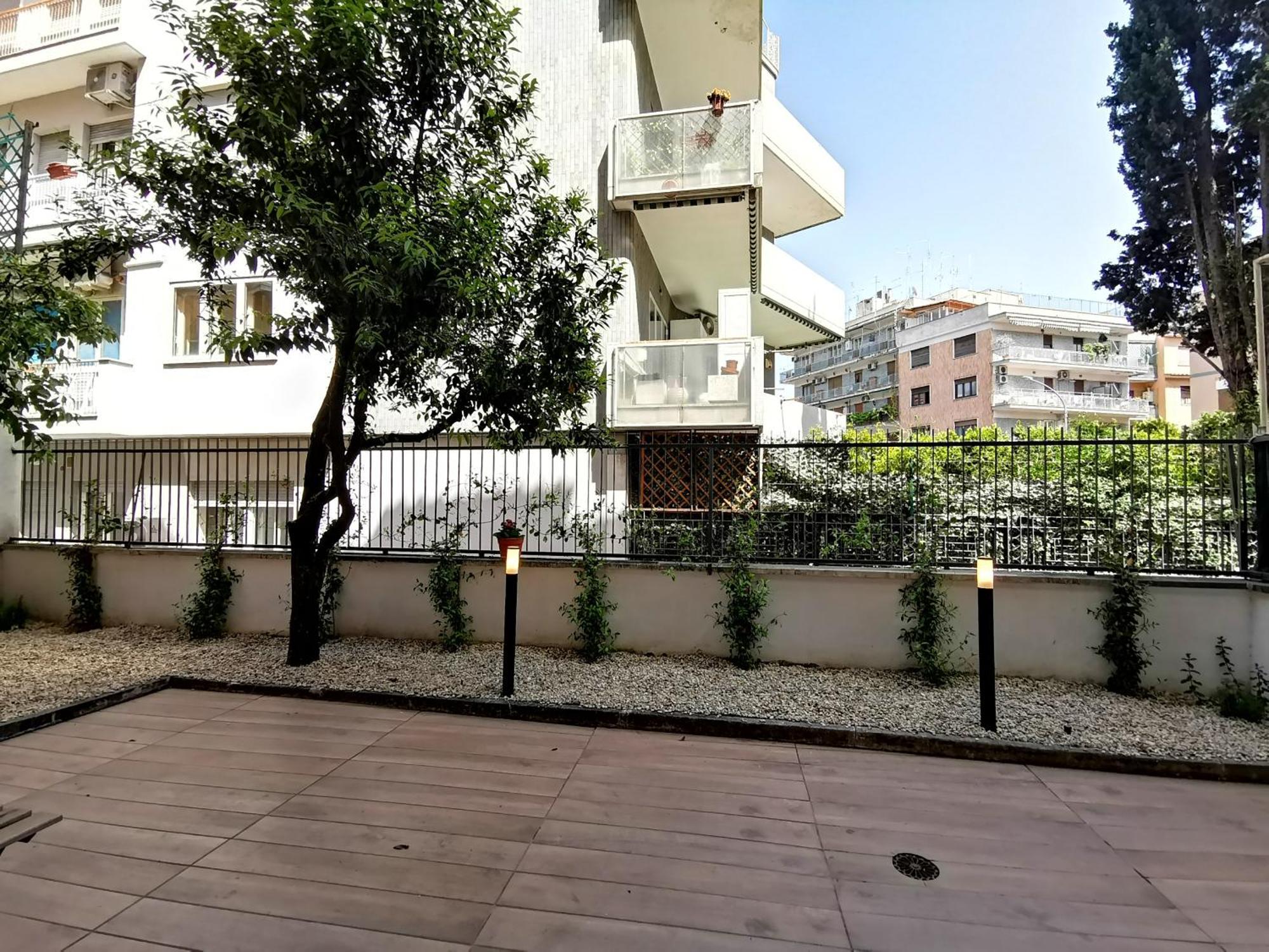 Cozy San Pietro Apartment โรม ภายนอก รูปภาพ